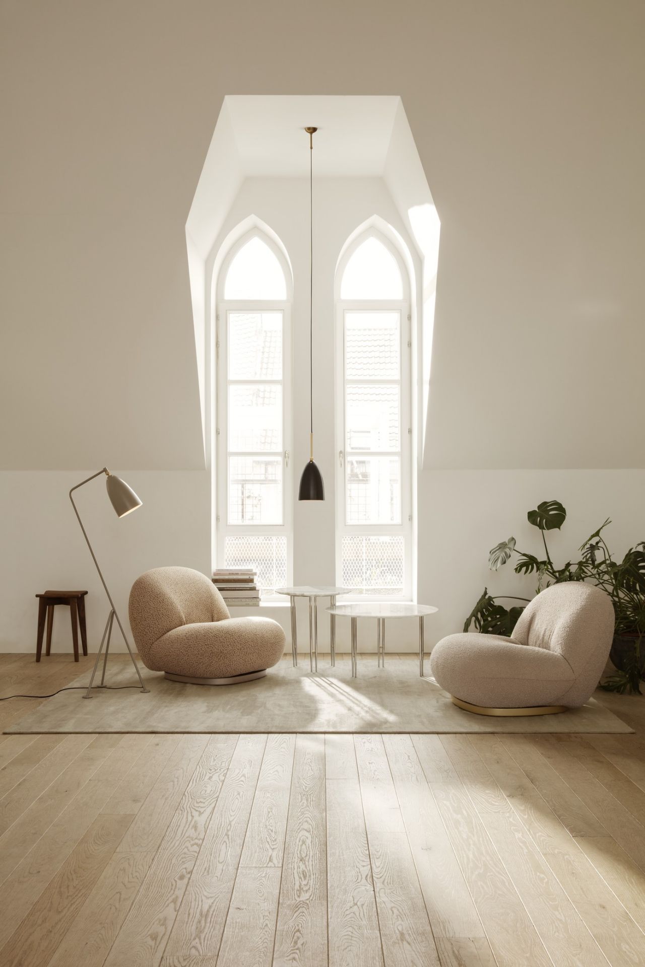 Gräshoppa / Grashoppa Stehleuchte Gubi