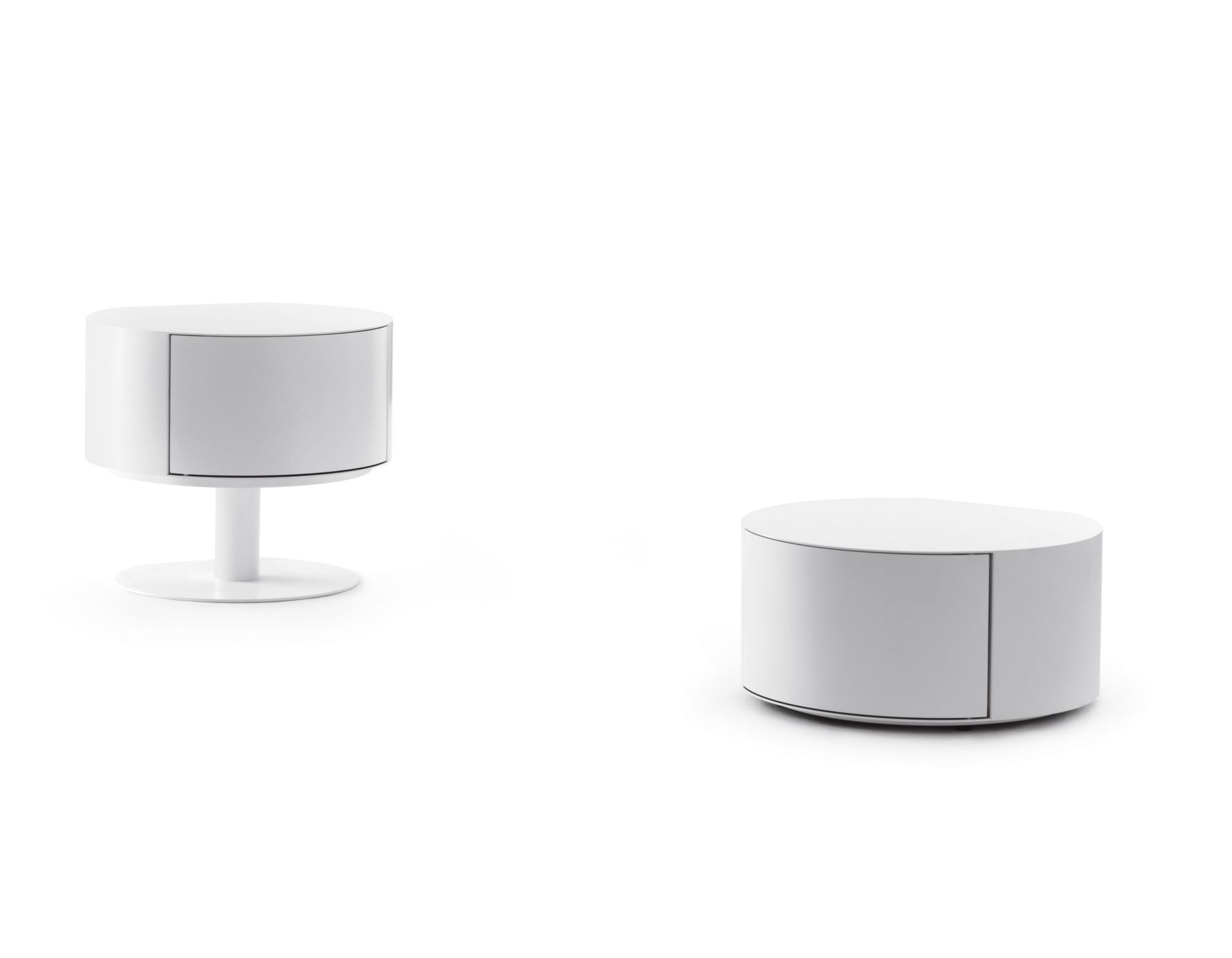 Bon.Bon Nachttische von Opinion Ciatti: Zwei weiße, runde Container mit Schublade, modernes Design.
