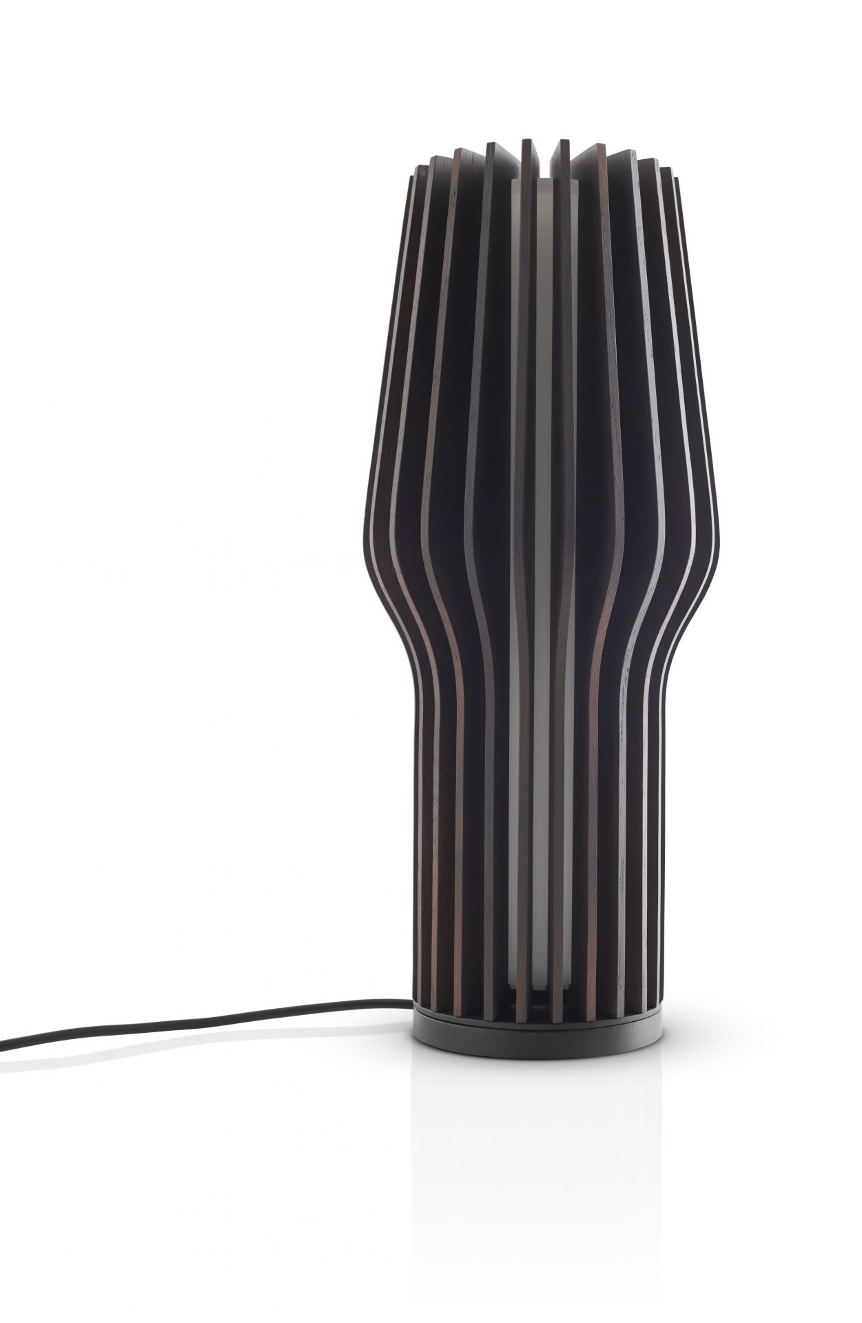 Radiant LED-Leuchte aus geräucherter Eiche von Eva Solo, modernes Design für stimmungsvolle Beleuchtung.