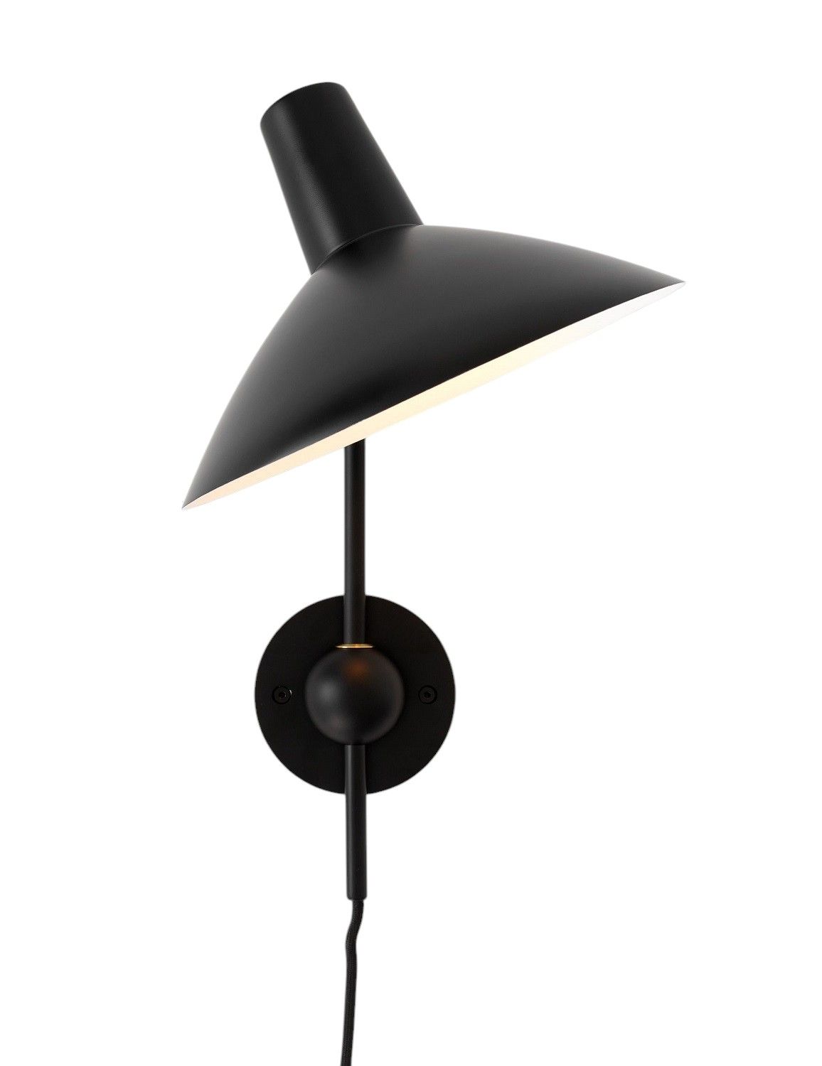 Schwarze Tripod HM12 Wandleuchte von AndTradition, moderne Innenbeleuchtung mit Kegelförmigem Lampenschirm und Kabel.