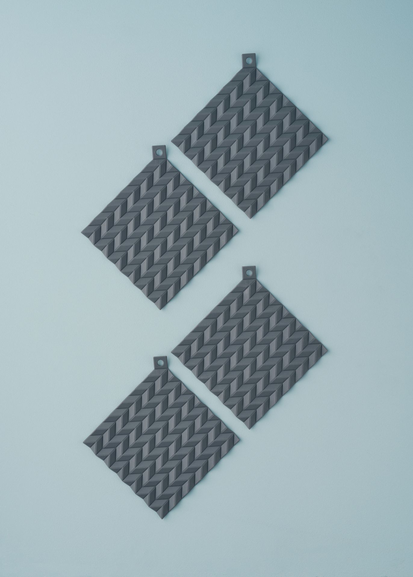 Blauer Hold-On Topflappen von RIG-TIG by Stelton: Hitzebeständiger Küchenhelfer mit modernem, geometrischem Muster.