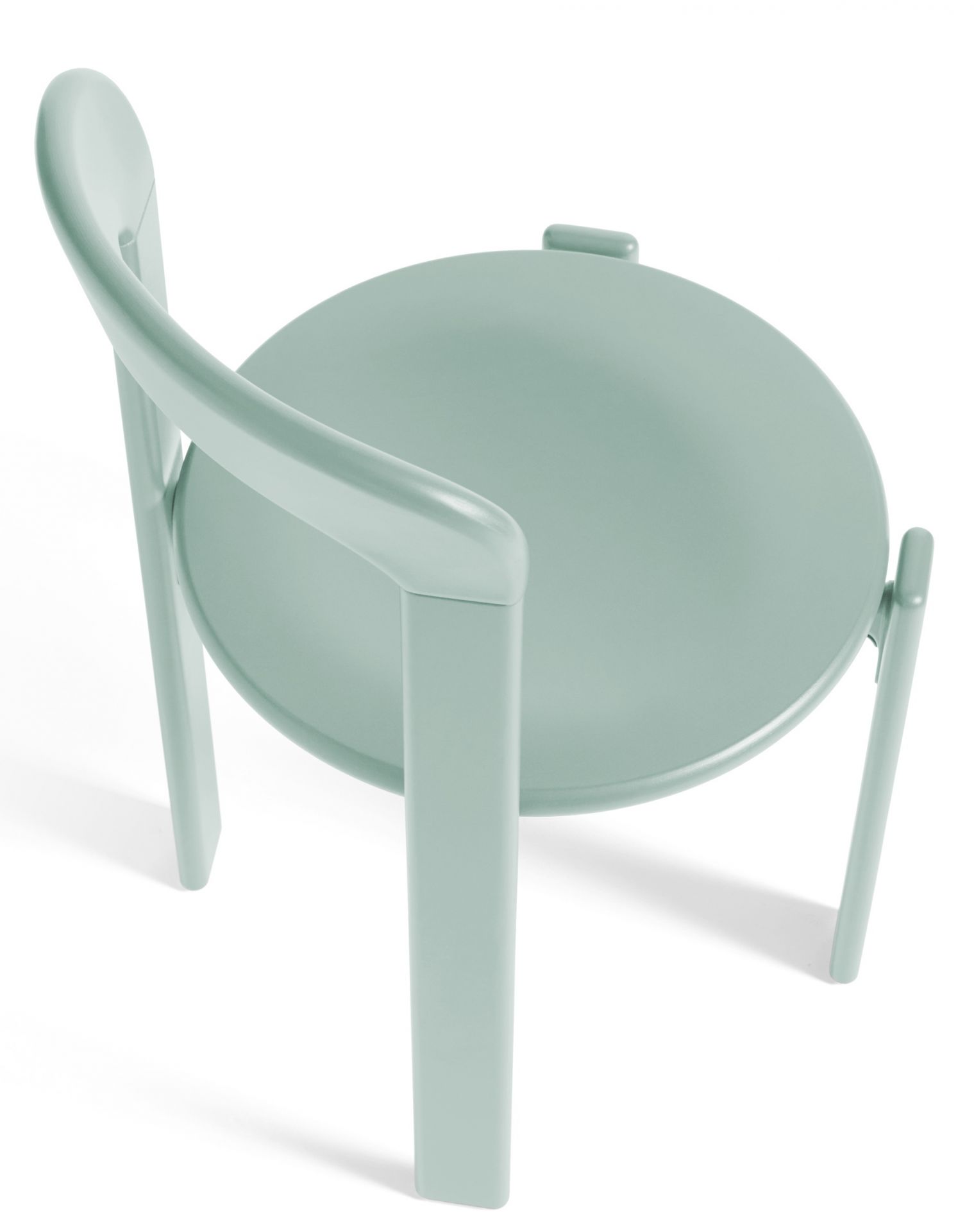 Nahaufnahme des Rey Chair Stuhls von Hay in Herbstgrün, modernes Möbeldesign.