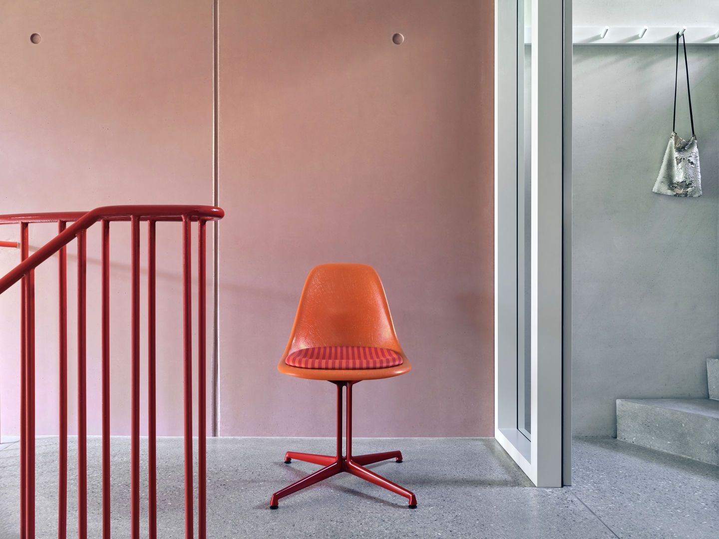Eames Fiberglass Side Chair in La Fonda Rot Orange von Vitra, limitierte Edition.