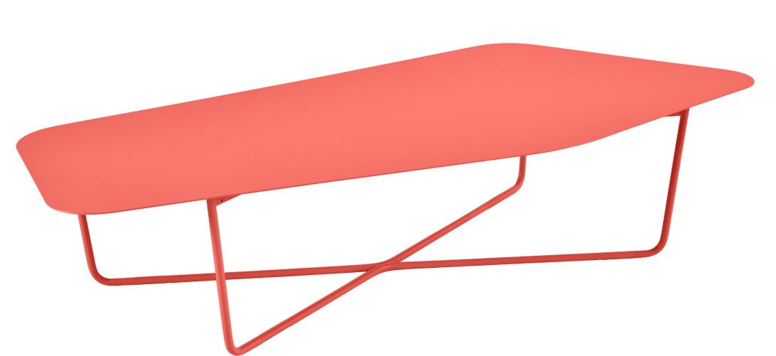 Ultrasofa Outdoor Couchtisch von Fermob in Kaktusrot, modernes Design mit filigranem Stahlgestell für Terrasse und Garten.