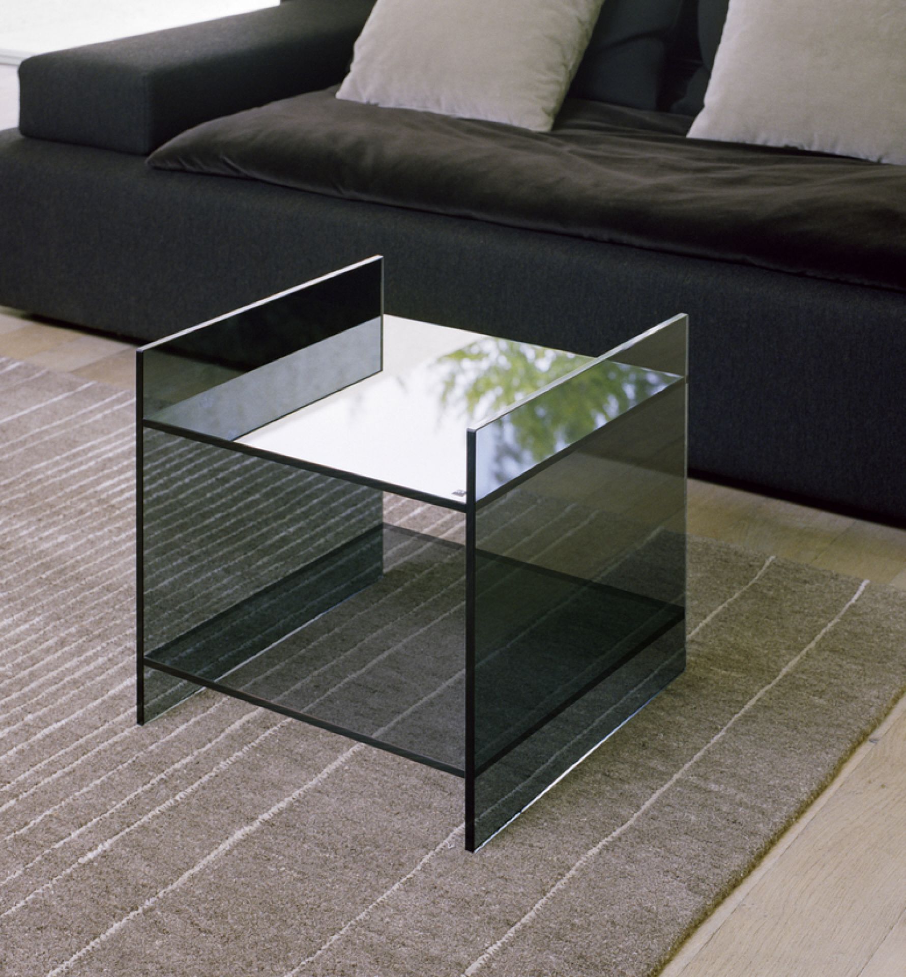 CT07 Drei Beistelltisch e15