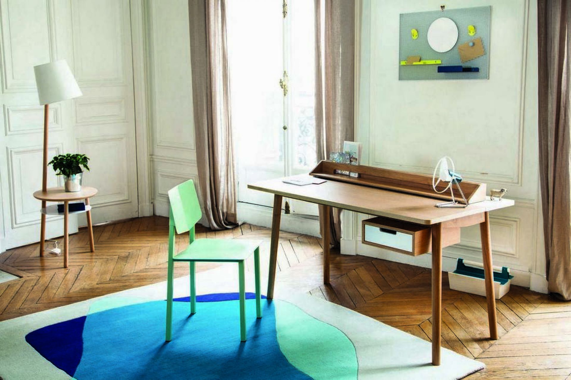 Josette Beistelltisch / Stehleuchte von Hartô aus Esche und Weiß, modernes Design für Wohnzimmer.