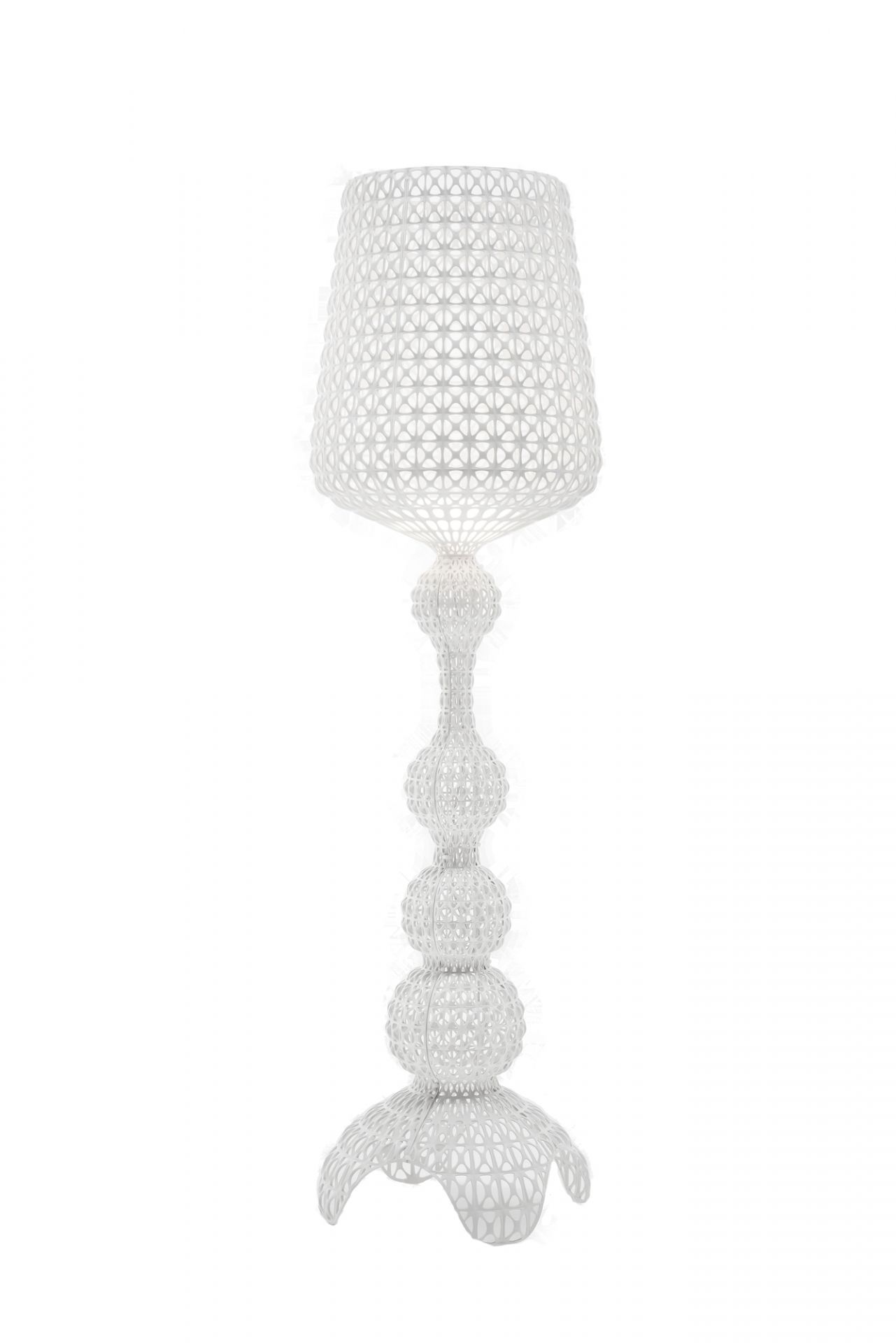 Weiße Kabuki Stehleuchte von Kartell mit filigranem, durchbrochenem Design für stilvolle Innenbeleuchtung.
