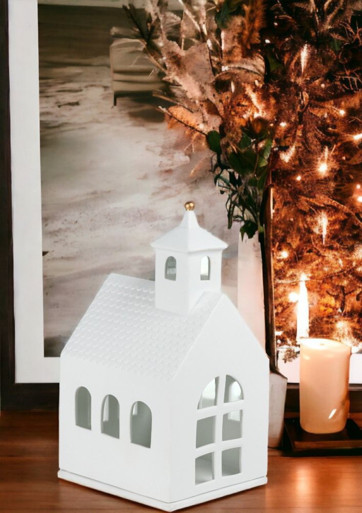 Weißes Lichthaus Kapelle von Räder, stimmungsvolle Weihnachtsdeko für Fensterbank und Tisch.