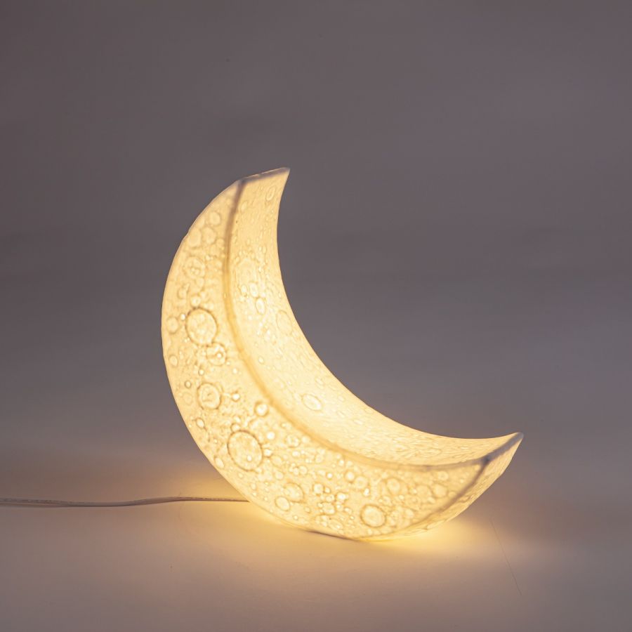 Leuchtende Mondsichel-Lampe "My Little Moon" von Seletti, einzigartige Mondlampe für stimmungsvolle Beleuchtung.