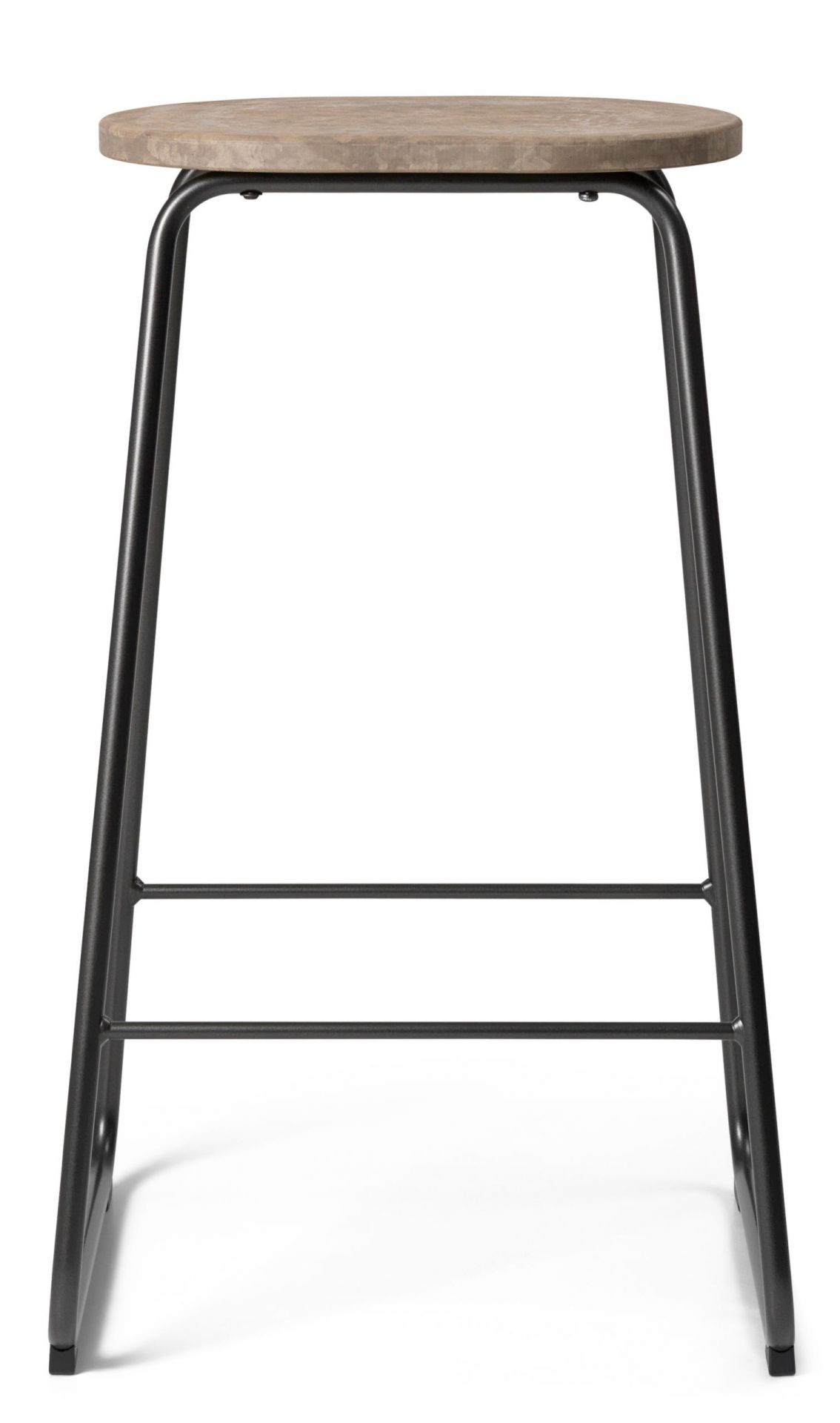 Earth Stool Barhocker von Mater, helles Holz, schwarzes Metallgestell, Hocker für Küche oder Bar.