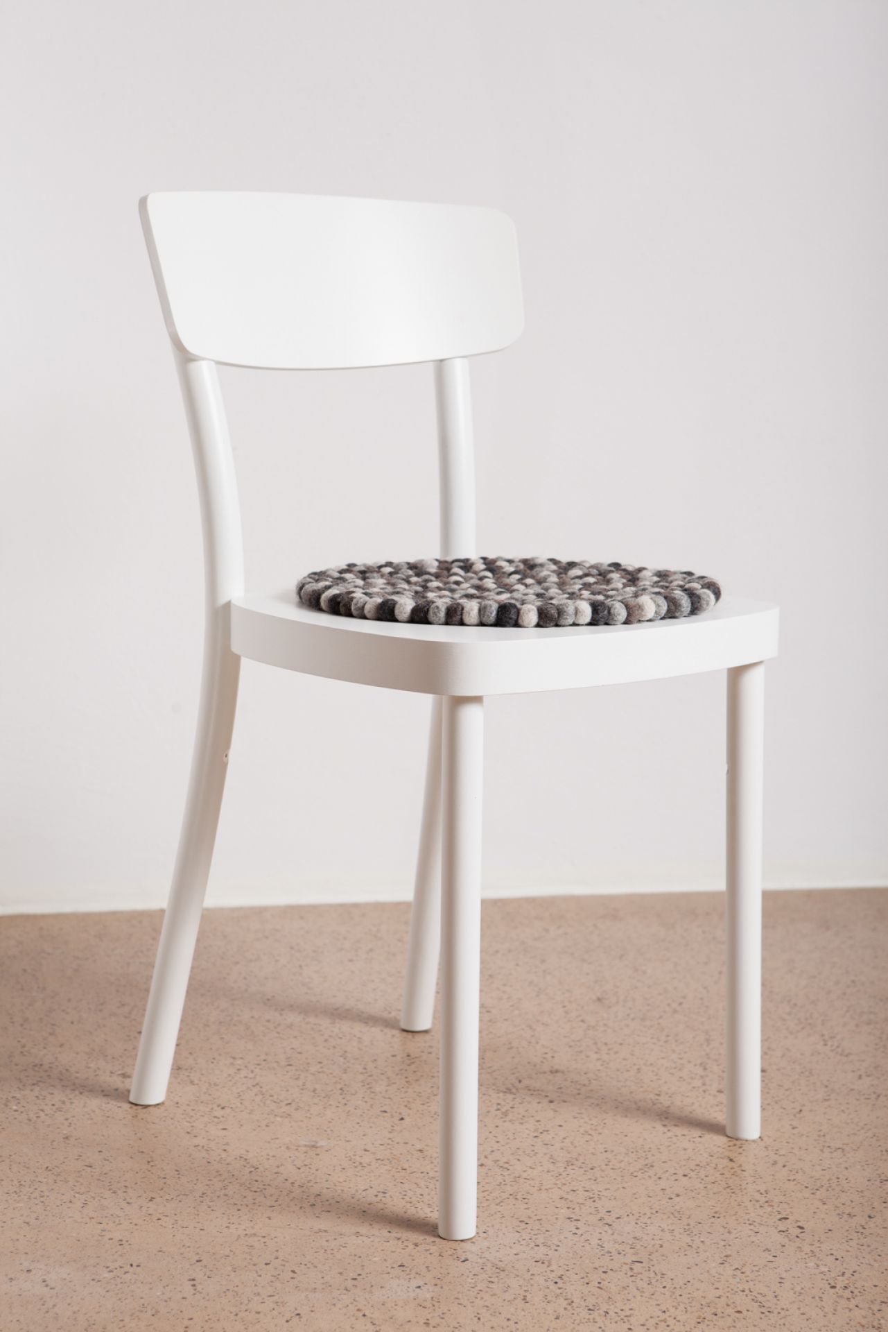 Filzkugel Sitzauflage für Stuhl rund 36 cm myfelt EINZELSTÜCK