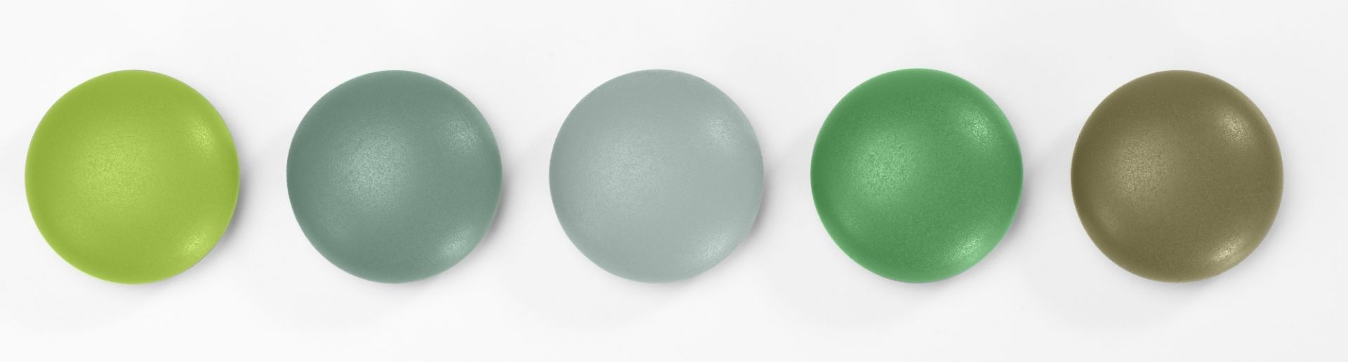 Fünf farbige Magnet Dots von Vitra, praktische Magnethalter für Büro, Küche oder Wohnbereich.