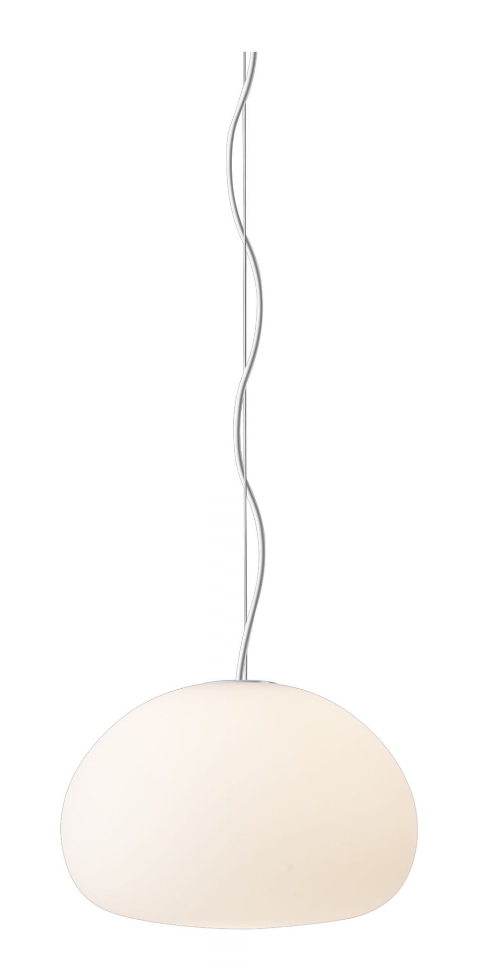 Nahaufnahme der Muuto Fluid Pendelleuchte Small, eine moderne, weiße Hängelampe für stilvolle Beleuchtung.