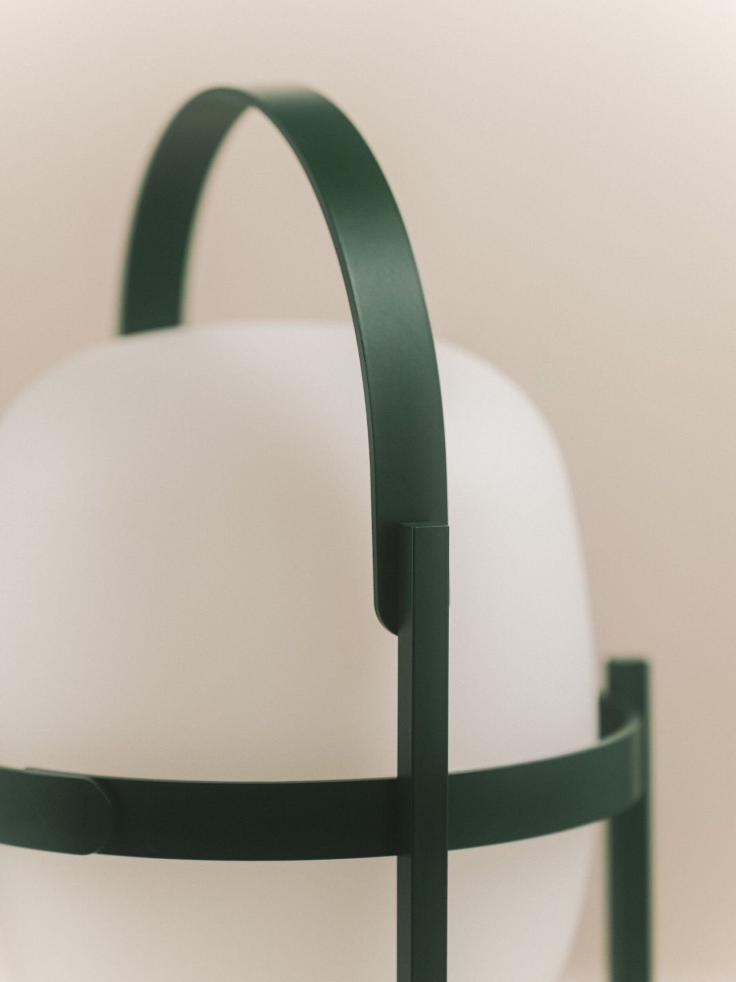 Cestita Alubat Tischleuchte English Green Santa & Cole