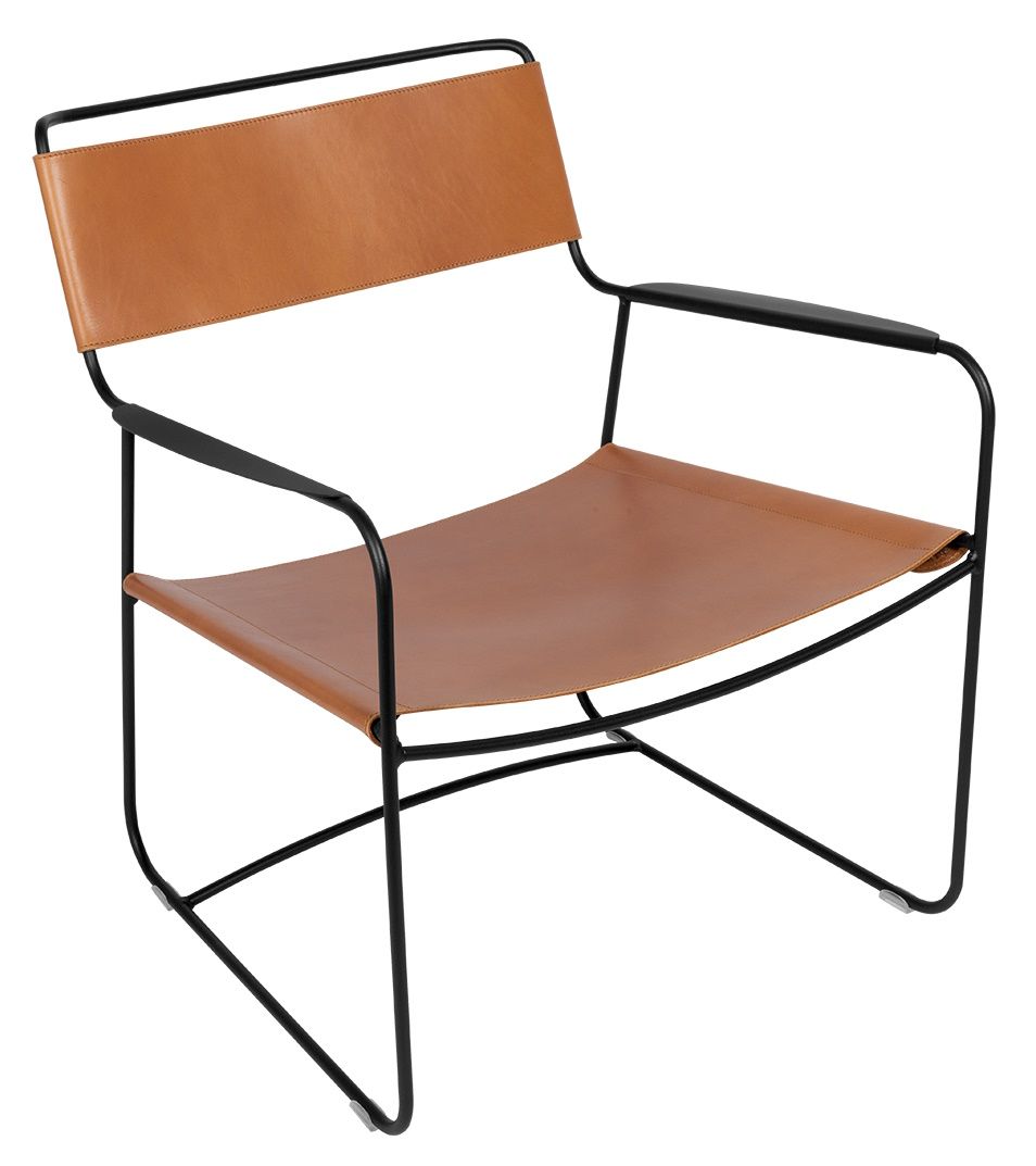Fermob Surprising Sessel: Moderner Ledersessel für den Außenbereich mit schwarzem Metallgestell.