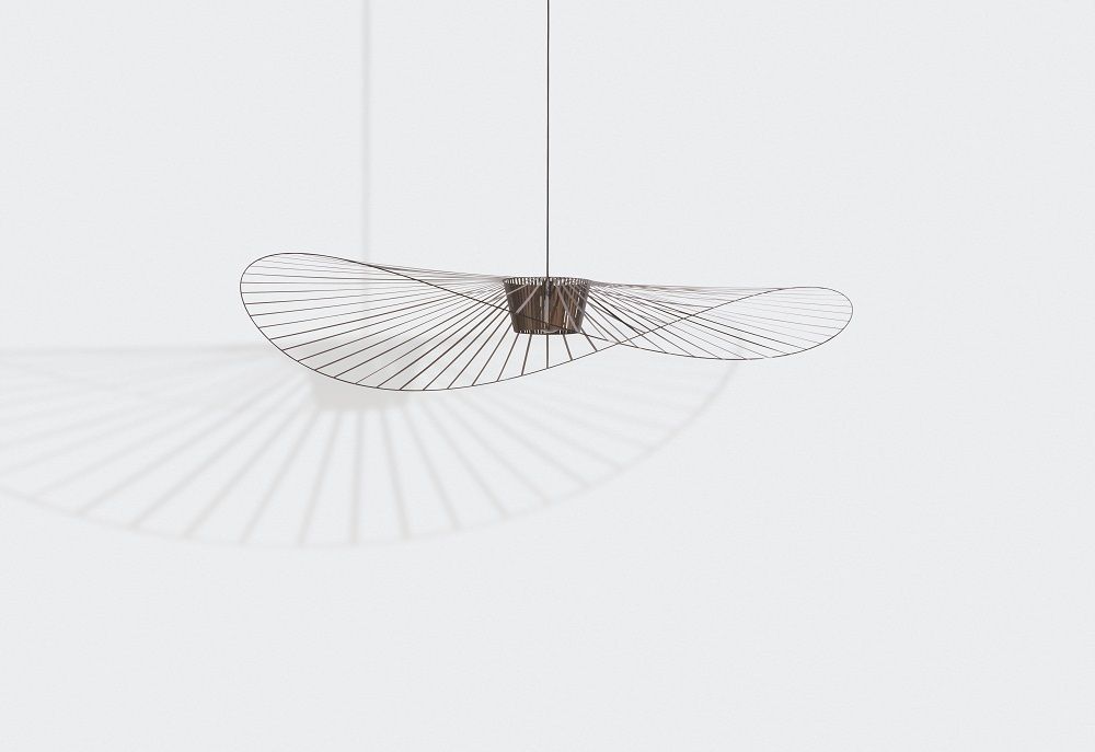 Vertigo Pendelleuchte in Bronze von Petite Friture, modernes Design mit filigranen Linien und Schattenwurf.