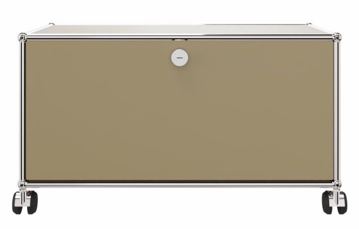 Beiges USM Haller TV-Möbel mit Rollen und abschließbarer Front für modernes Wohnzimmerdesign.