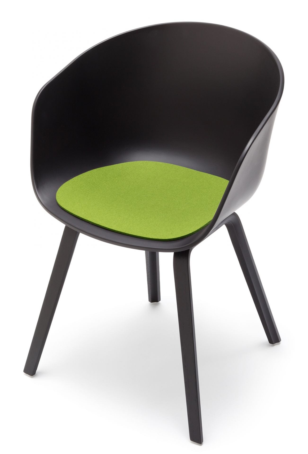 Schwarzer About A Chair AAC22 Stuhl mit maigrüner Hey Sign Filz Sitzauflage.