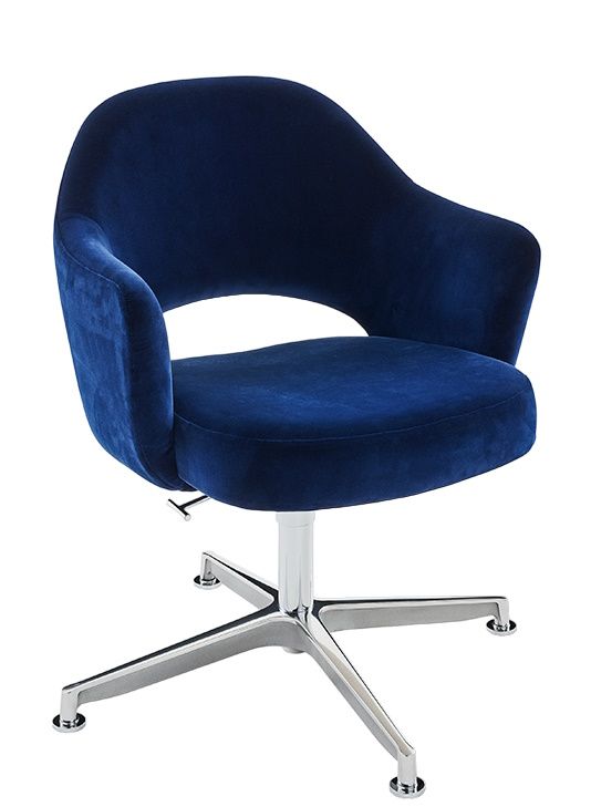 Blauer Saarinen Relax Konferenzstuhl mit Armlehne und Drehfuß. Moderner Bürostuhl für Konferenzräume.