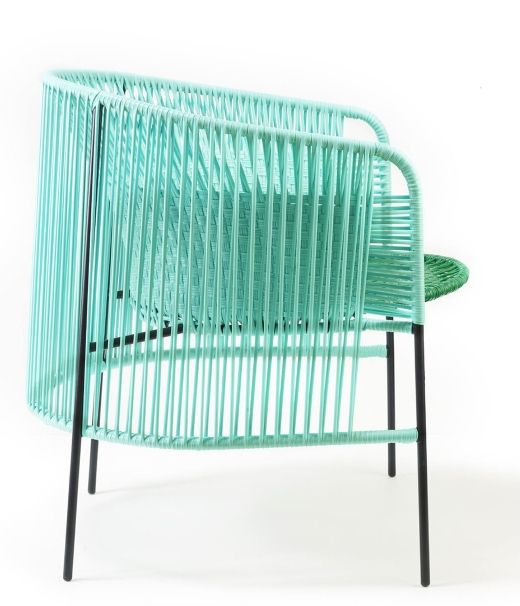 Caribe Lounge Chair, türkis-grüner Outdoor Sessel mit schwarzem Gestell, seitliche Ansicht. Gartenmöbel für Terrasse.