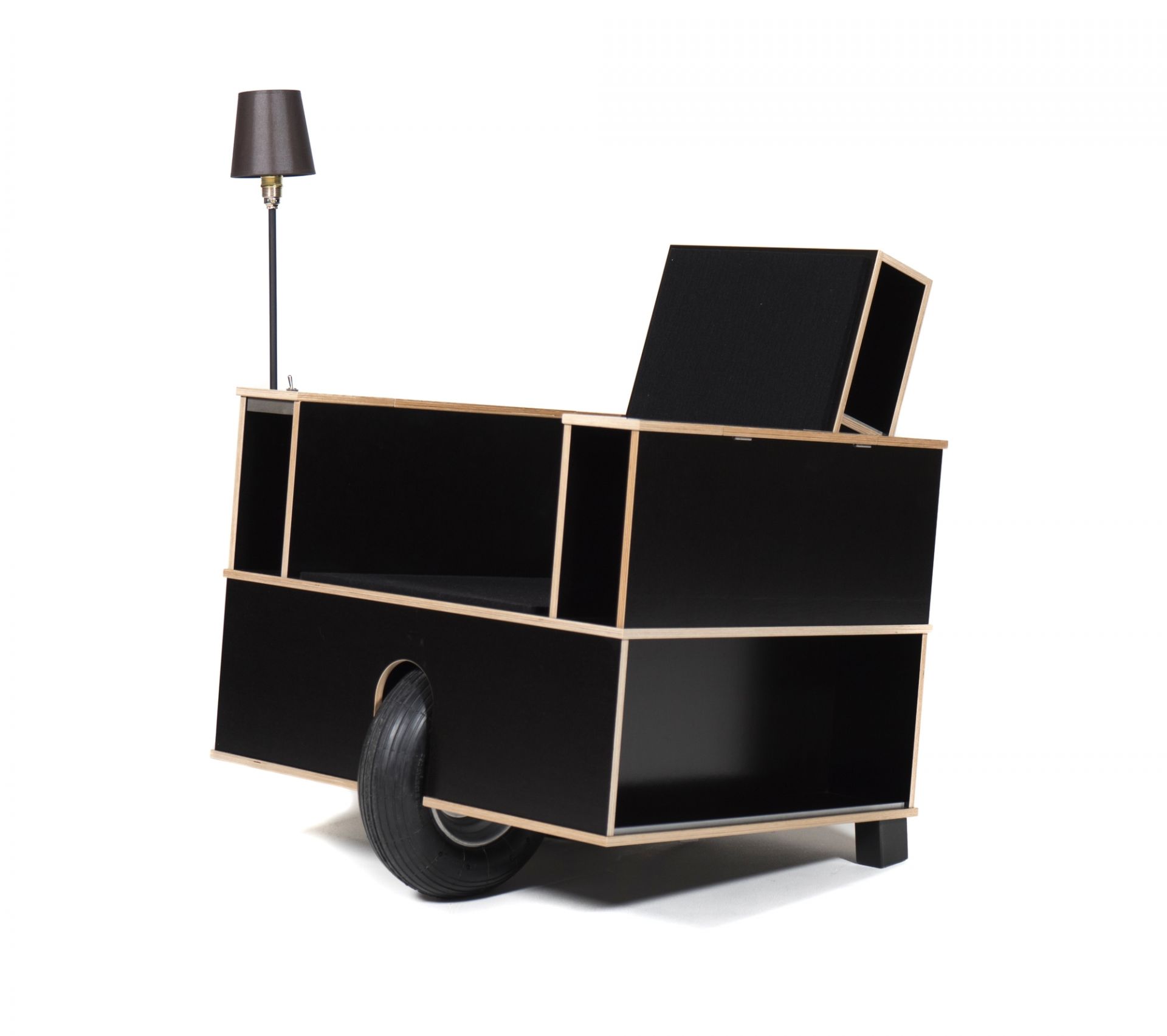 Bookinist Lesesessel von Nils Holger Moormann: Schwarzer, mobiler Sessel mit Lampe und Stauraum.