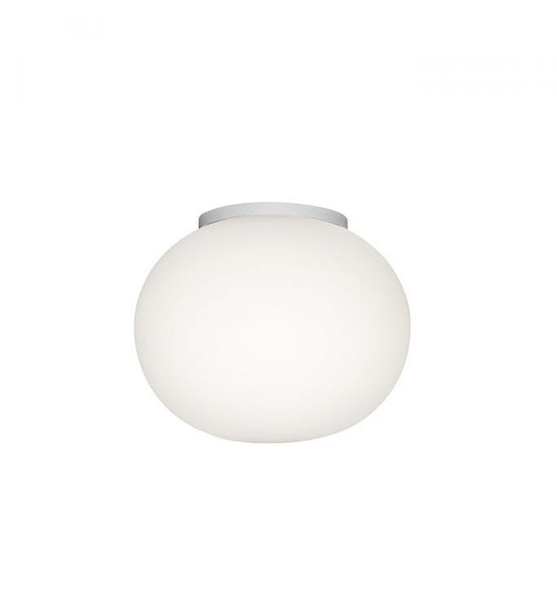 Weiße Mini Glo Ball Leuchte von Flos, runde Wand- oder Deckenlampe für stimmungsvolles Licht.