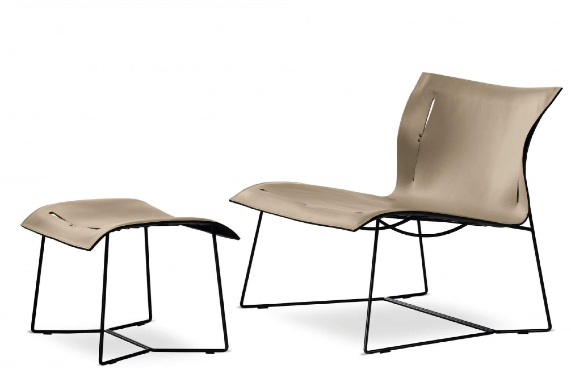 Cuoio Hocker von Walter Knoll und passender Sessel, Leder beige, Gestell schwarz.