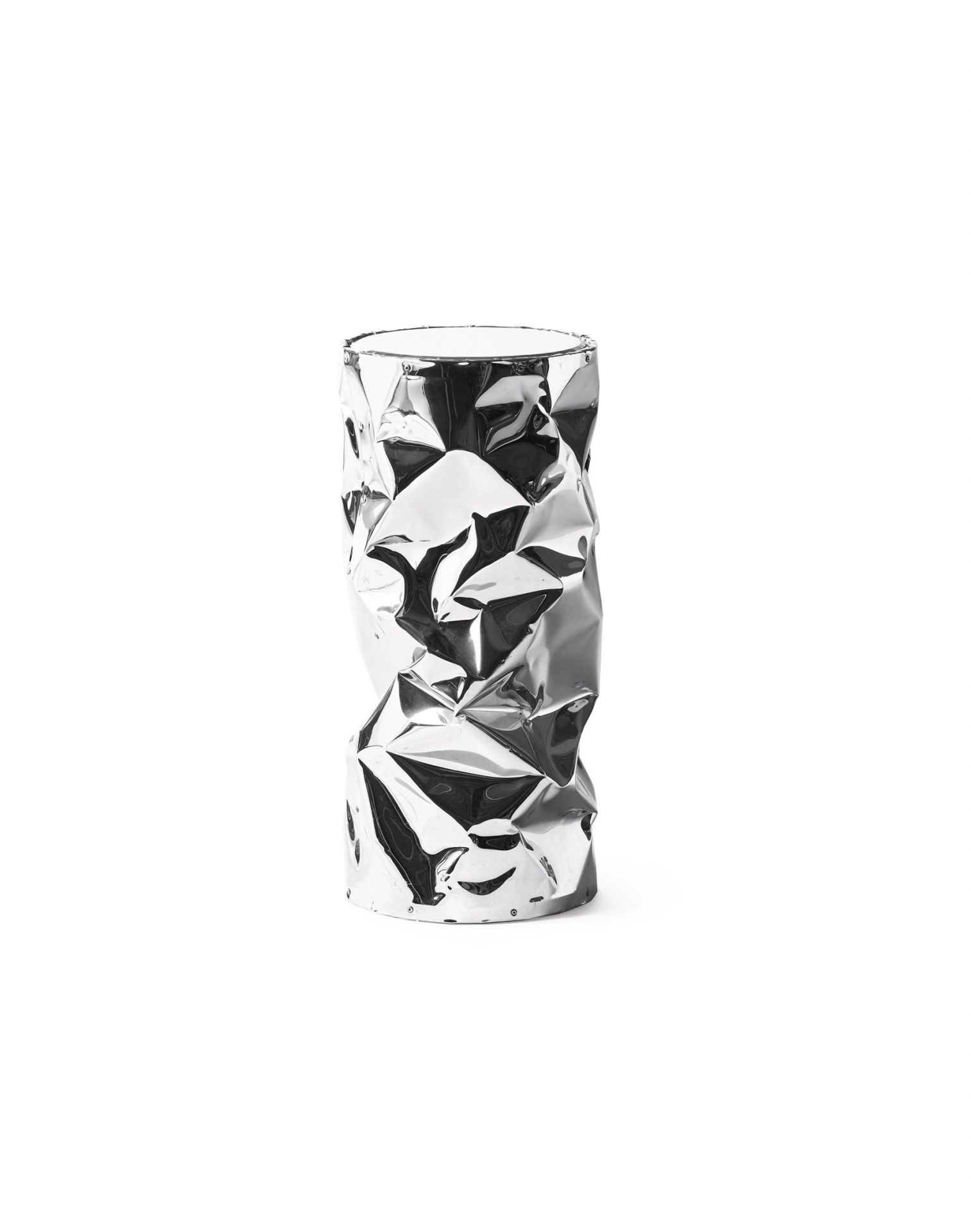 Big Tab.u Tisch/Hocker von Opinion Ciatti: Silberner Beistelltisch mit zerknitterter, metallischer Oberfläche. Modernes Design für Wohnzimmer.