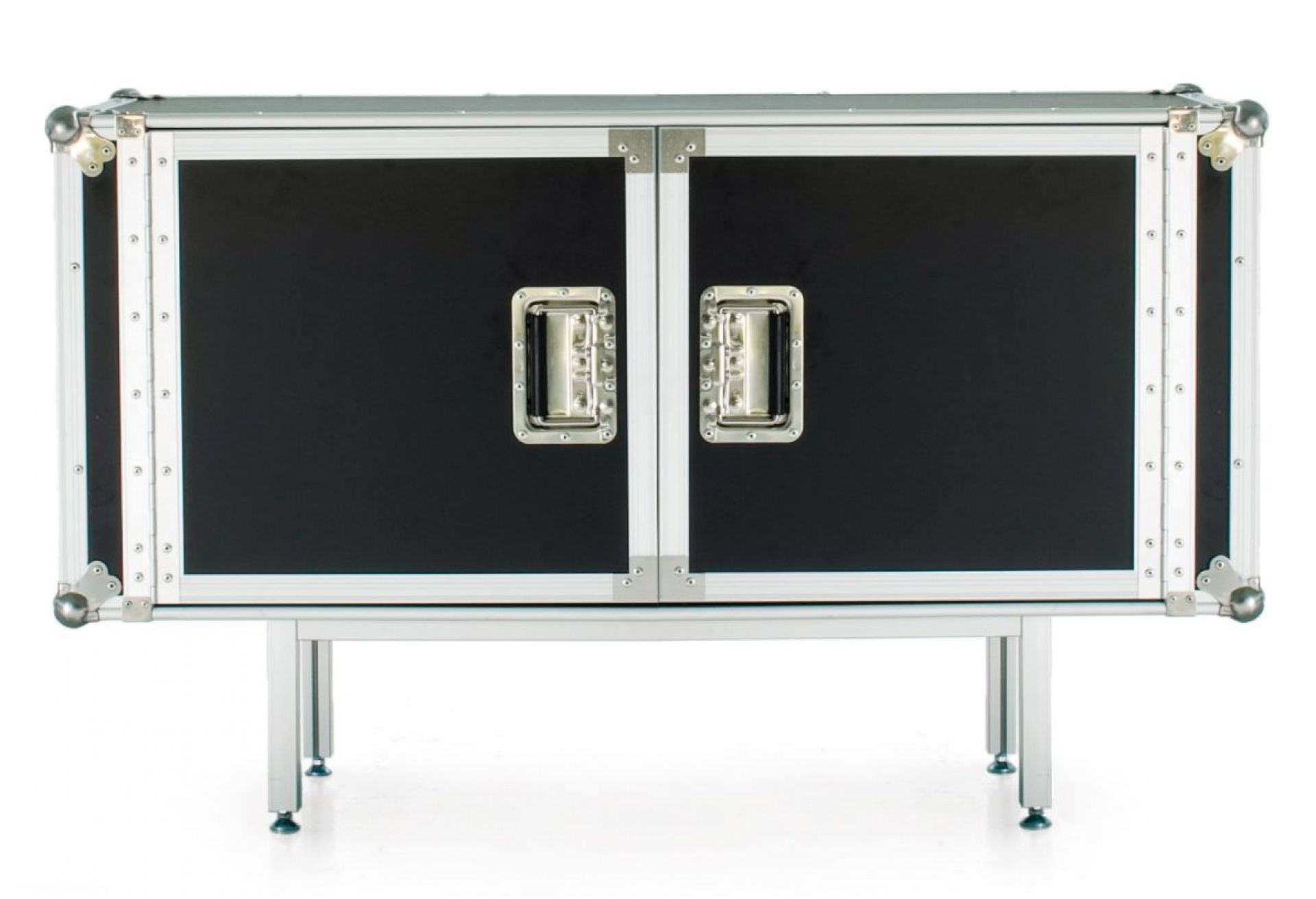 Total Sideboard von Moroso Diesel mit zwei schwarzen Türen und silbernen Griffen und Beinen.