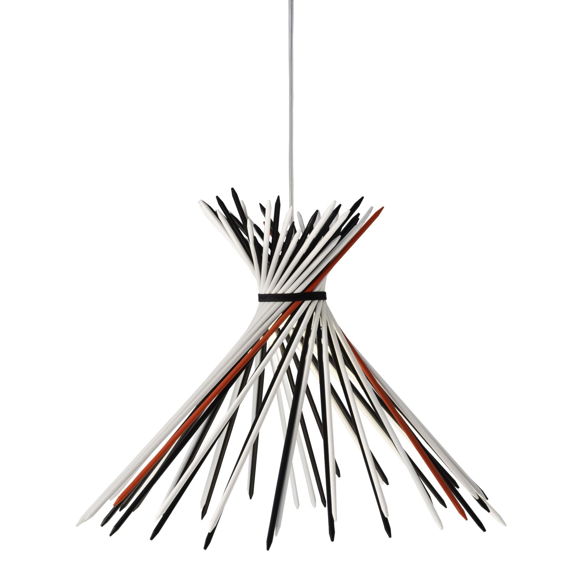 Pic-A-Stic Pendelleuchte von Ingo Maurer: Moderne Hängelampe mit schwarzen, weißen und roten Stäben.