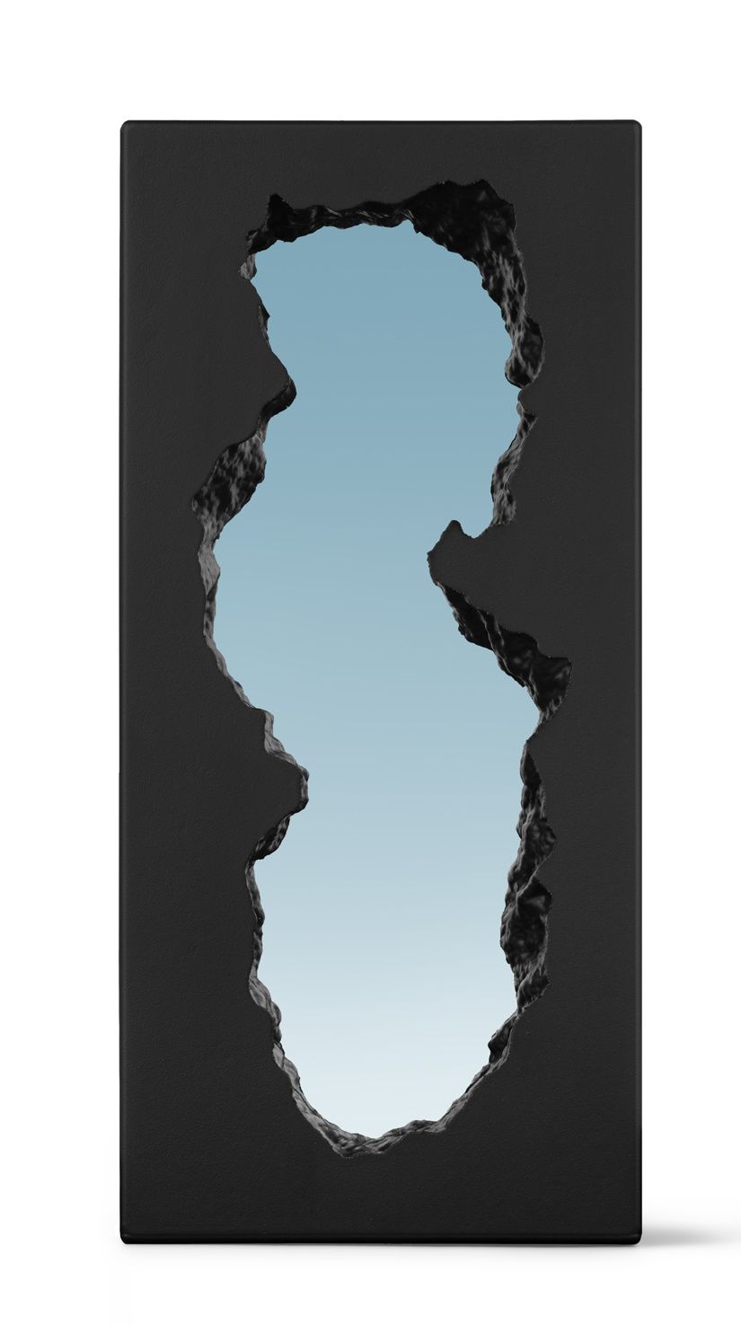 Guframini Broken Mirror: Miniatur-Designobjekt, schwarzer Rahmen mit unregelmäßigem Loch, das blauen Himmel zeigt.