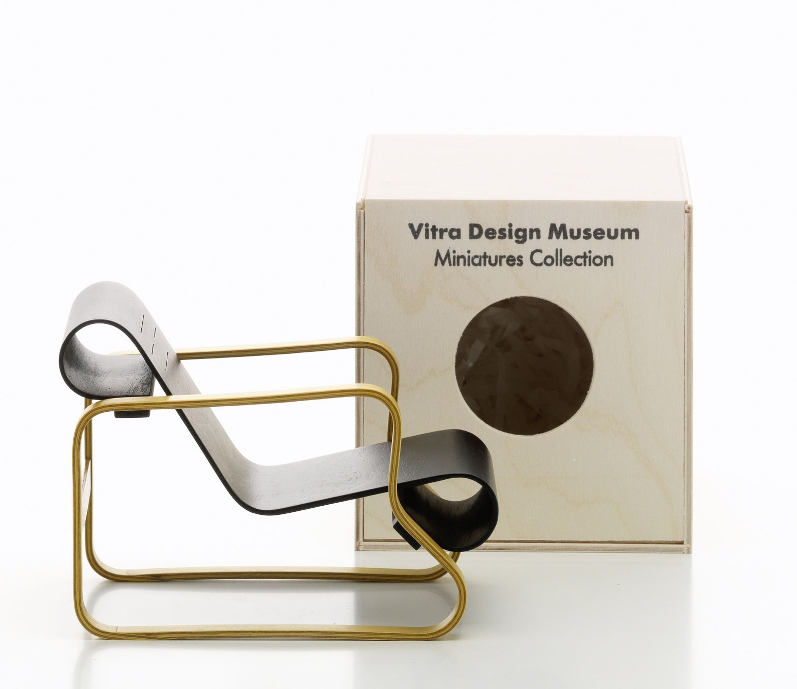 Miniatur des Art. 41 Paimio Stuhls von Vitra (1930/31) mit zugehöriger Verpackung. Designklassiker.