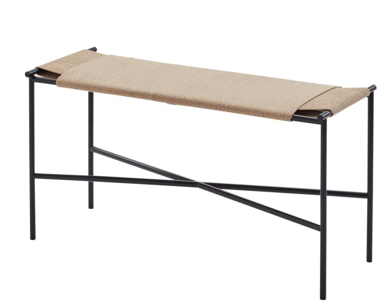 Vent Bench Bank von Skagerak by Fritz Hansen: Moderne Bank mit schwarzem Metallgestell und beige Sitzfläche.