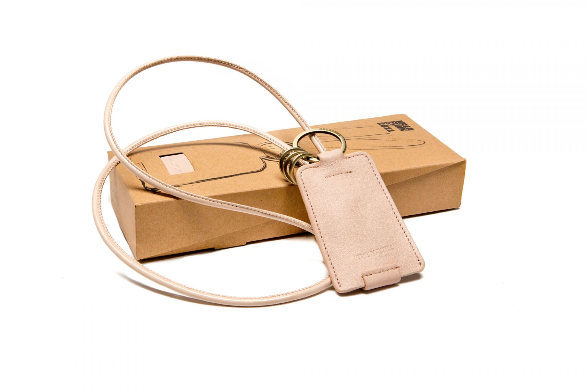 Rosa Kreafunk cCHAIN Schlüsselanhänger mit USB-Kabel, Leder-Optik, vor braunem Karton, EINZELSTÜCK.