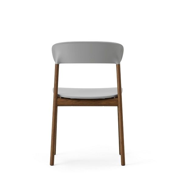 Herit Chair Stuhl von Normann Copenhagen, grauer Design Stuhl mit Holzbeinen.