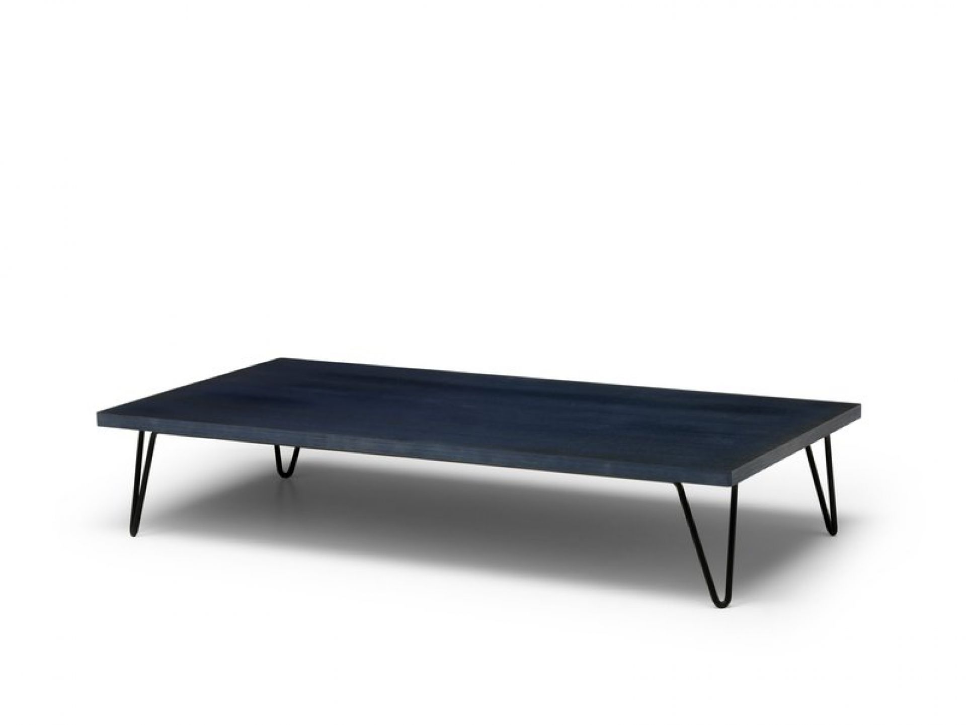 Blauer Overdyed Table Tisch von Diesel Living Moroso mit schwarzen Metallbeinen. Moderner Couchtisch.