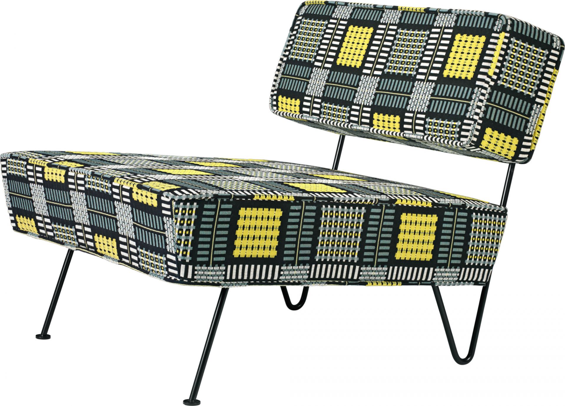 GT Lounge Chair Sessel von Gubi mit gemustertem Stoffbezug und schwarzen Metallbeinen.