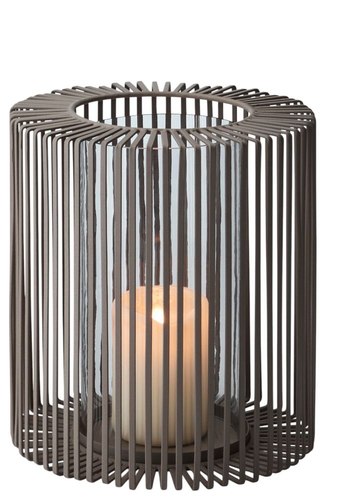 Hohes, modernes Oslo Windlicht von Philippi mit Kerze in einem Glaszylinder.