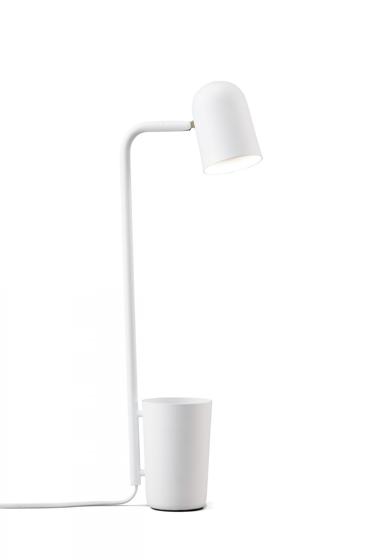 Weiße Buddy LED Tischleuchte von Northern, modernes Design mit integriertem Stifthalter.