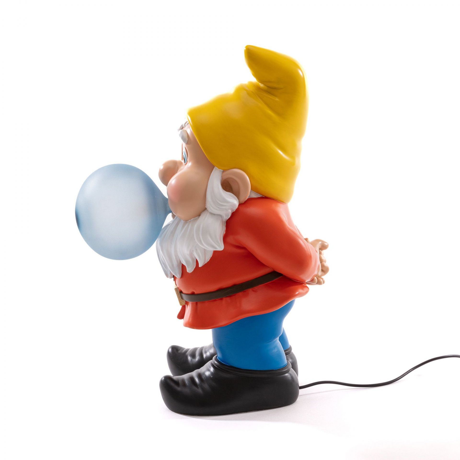 Seletti Gummy Snooping Leuchte: Gartenzwerg Lampe mit gelber Mütze und blauer Kaugummi-Blase.