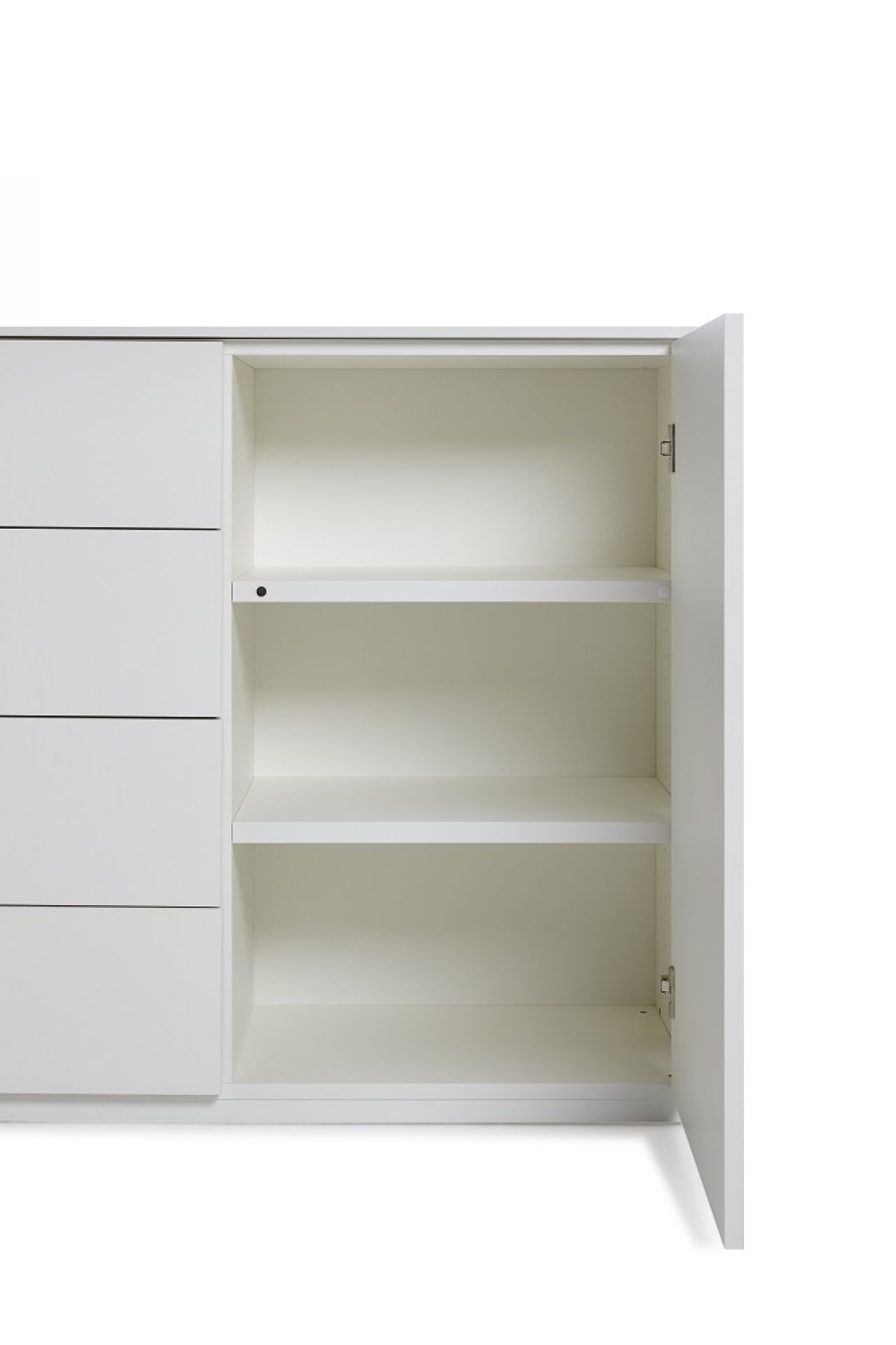 Weiße Modular Plus Kommode von Müller Möbelwerkstätten mit offener Tür und Regalböden.