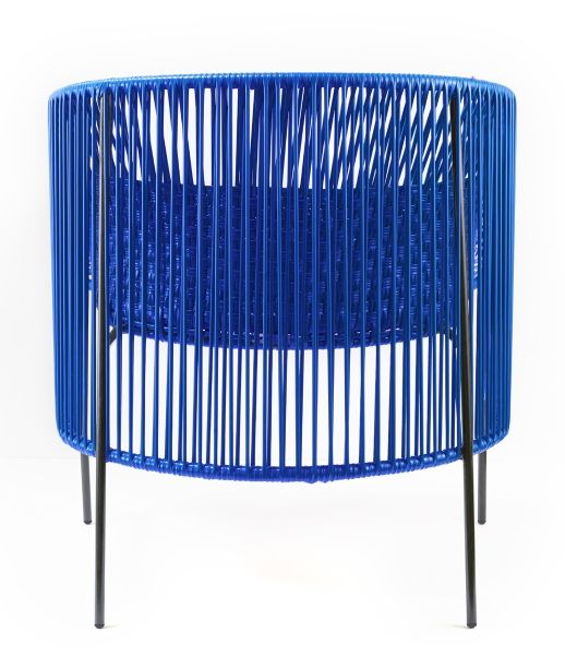 Blauer Caribe Lounge Chair Sessel von ames für den Outdoor-Bereich mit schwarzem Gestell.