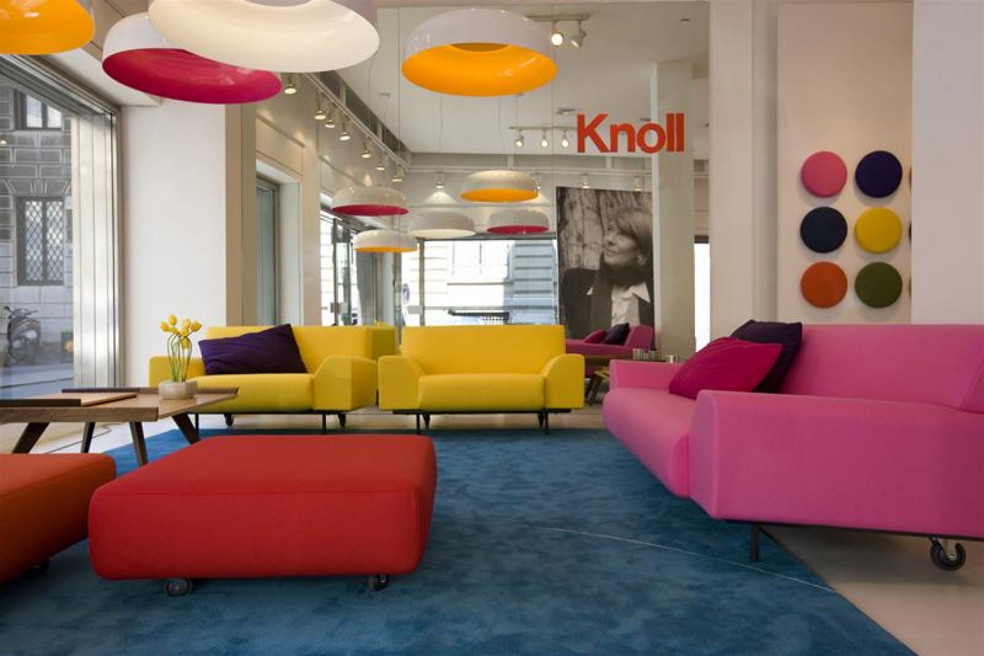 Splay-Leg Tisch Knoll International