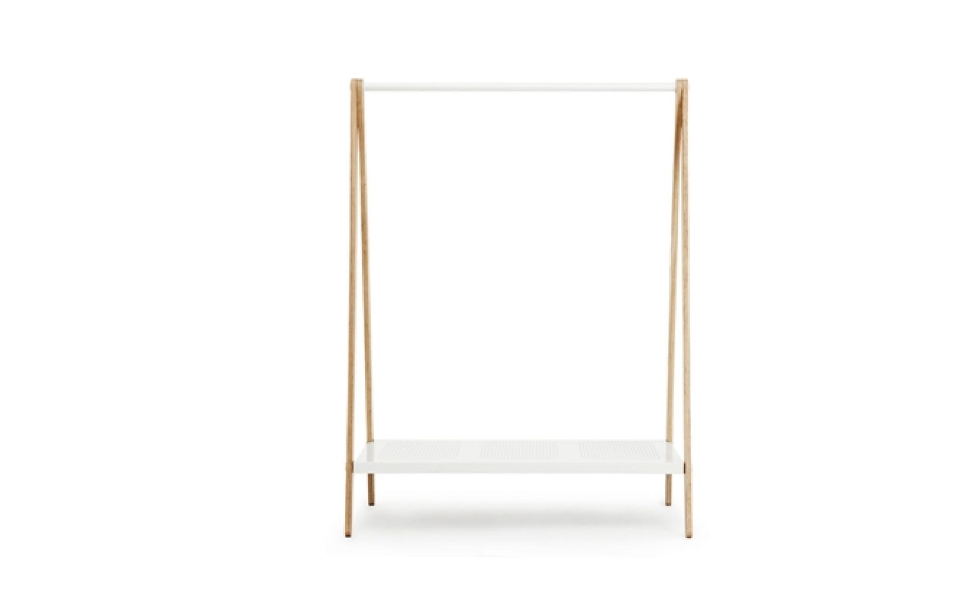 Toj Kleiderständer von Normann Copenhagen, minimalistischer Garderobenständer aus hellem Holz und weißem Metall mit Ablage.