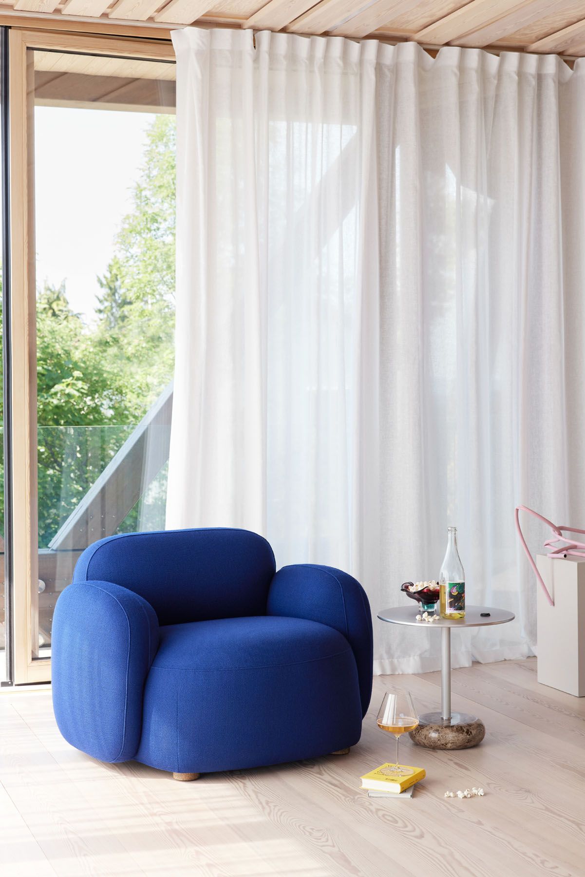 Gem Loungesessel von Northern, hellgrau, mit Armlehne, moderner Sessel für Wohnzimmer und stilvolles Interieur.