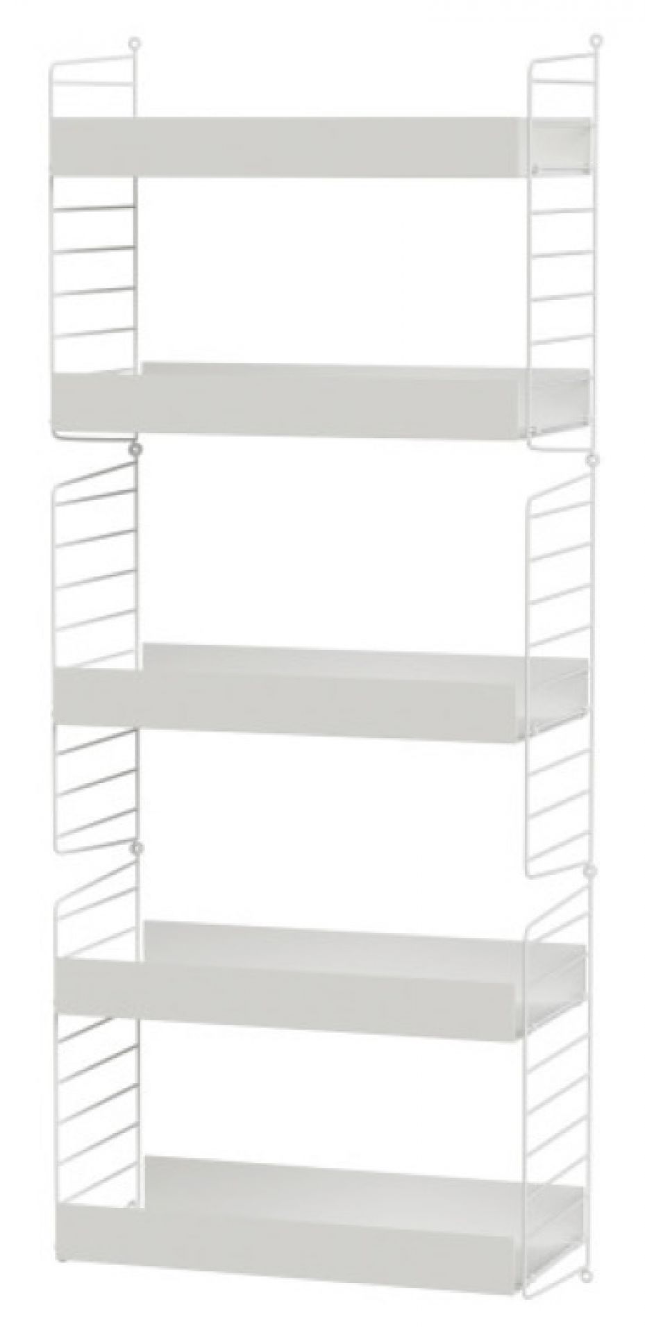Weißes String Regalsystem mit fünf Regalböden und filigranen, weißen Seitenteilen für die Wandmontage.