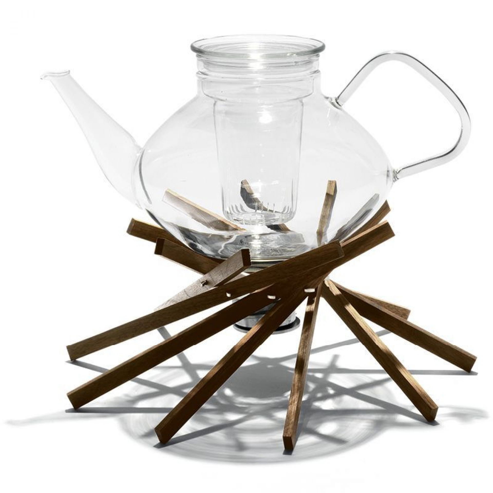 Keep'ot! Stövchen: Glaskanne mit Siebeinsatz auf einem einzigartigen Holzgestell für Teeliebhaber.