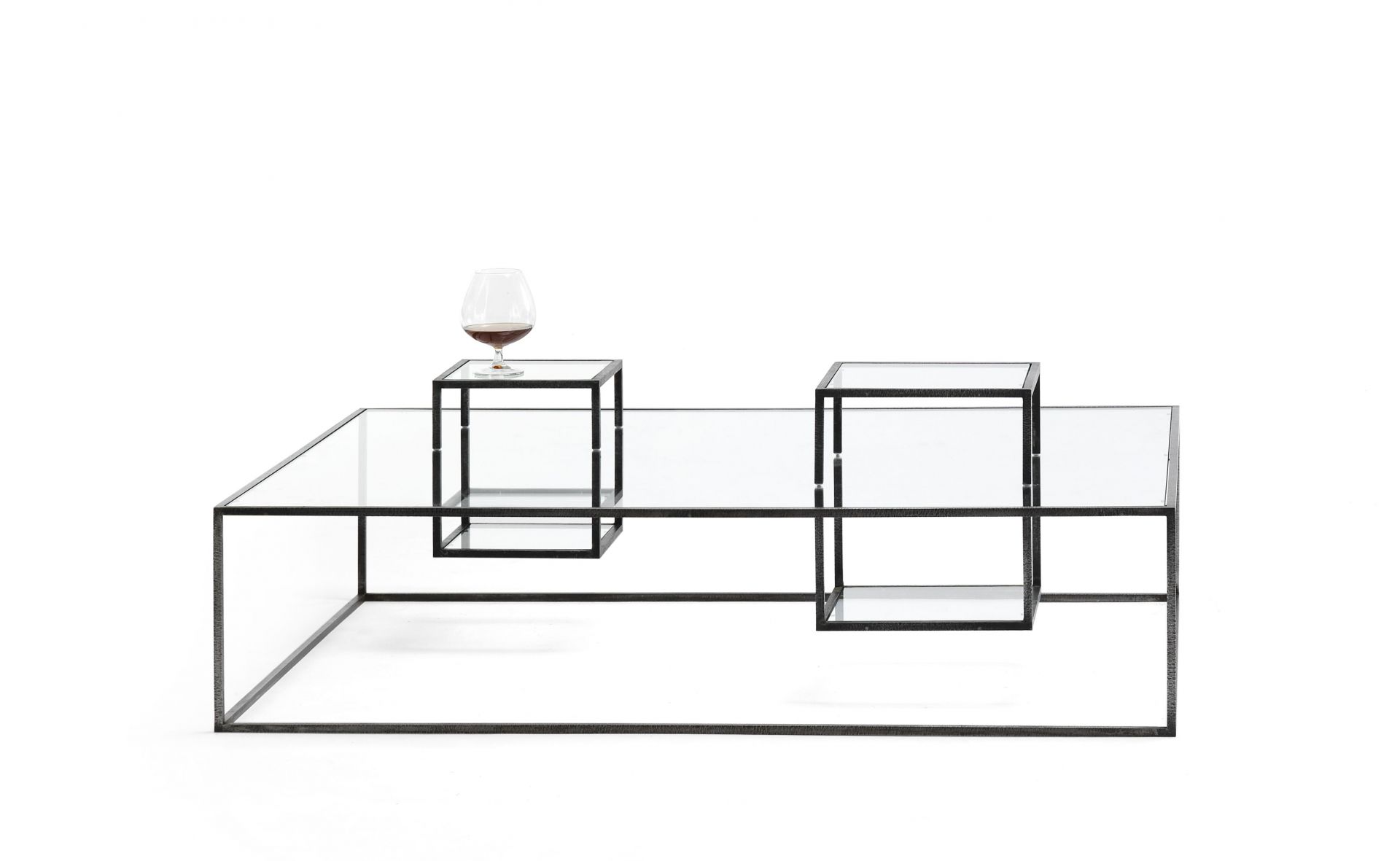 Illusioni Kaffeetisch von Mogg, 130cm Länge, mit Glasplatte und schwarzem Metallgestell. Moderner Wohnzimmertisch.