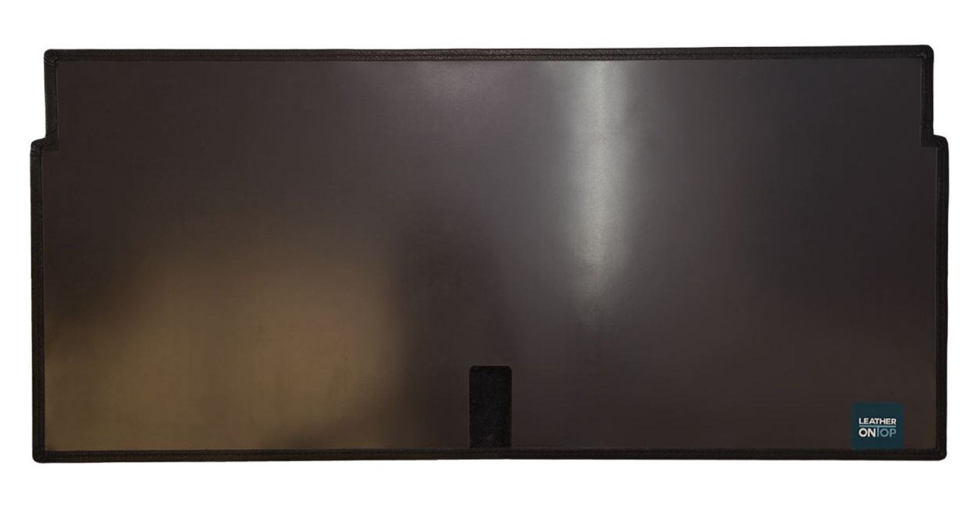 Schwarze Lederauflage für USM Schreibtisch, Innenansicht. Hochwertige Schreibtischunterlage aus Leder für stilvolles Arbeiten.