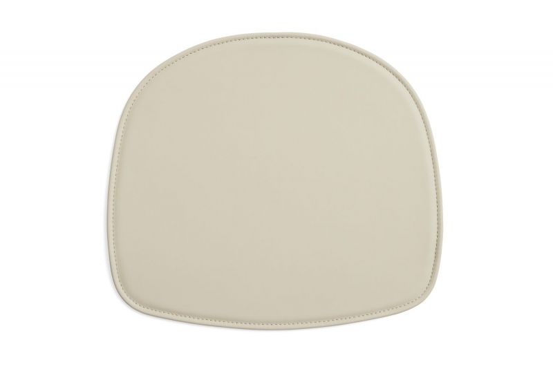 Beiges Sitzkissen für Hay About a Stool Barhocker, Lederoptik mit Ziernähten.